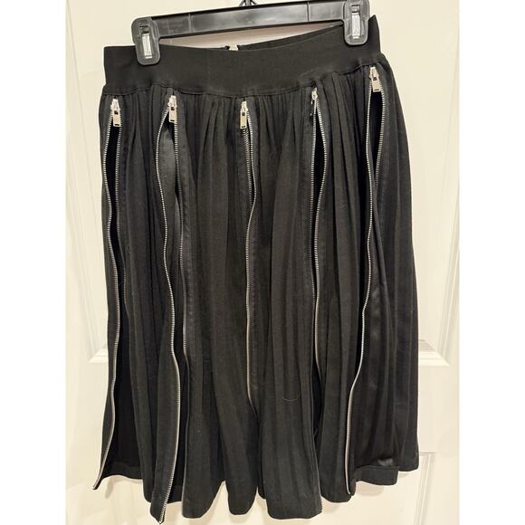 Marigold Shadows Goth Avant-Garde Pleated mid skirt w/exposed vertical zippers - Picture 4 of 10